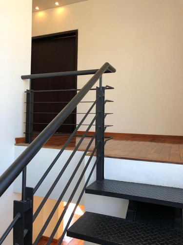 Casa En Venta - 4 Dormitorios 6 Baños - Cocheras - 1.224mts2 - Godoy Cruz