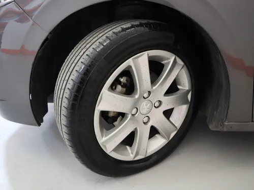 Peugeot 301 ALLURE 1.6 MT 4P