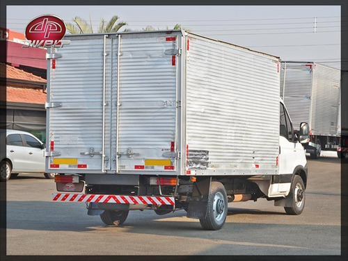 Imagem 12 de 12 de Iveco Daily 35s14 Chassis Com Baú