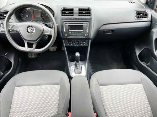 Imagen 11 de 15 de Volkswagen Vento 2017 4p Comfortline L4/1.6 Aut