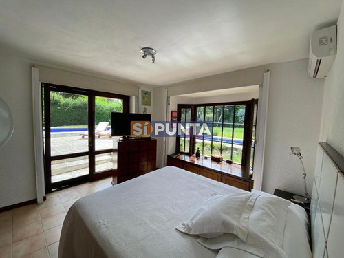 Imagen 17 de 30 de Espectacular Casa En Lugano 5 Dormitorios 4 Baños