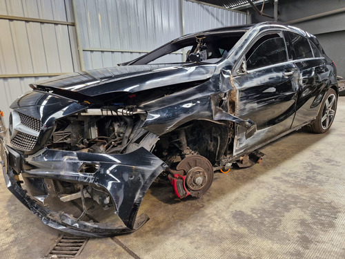 Mercedes Benz A 250 -chocado-