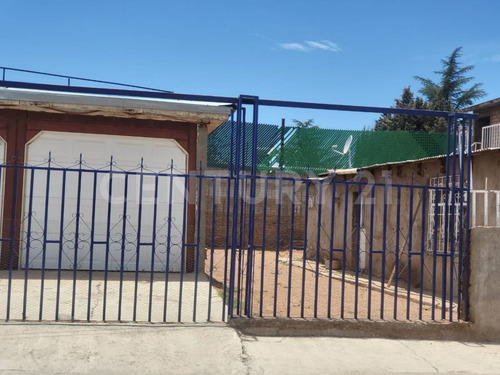 - Se Vende Casa Con Local En Col. Francisco Villa En Cd. Cuauhtemoc, Chih