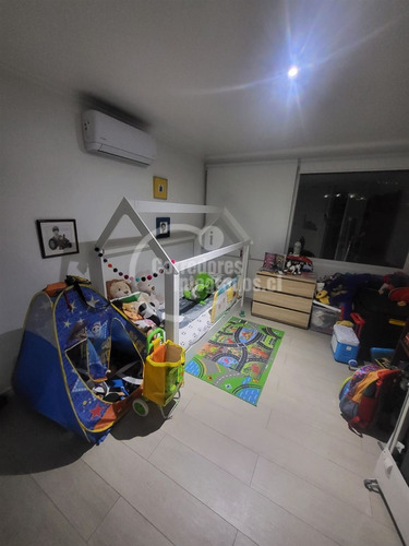 Casa En Venta De 5 Dorm. En Colina