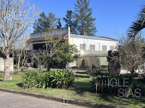 Casa Sobre El Río En Dique Luján