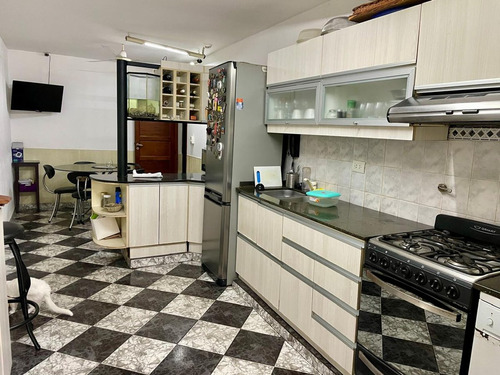 Se Vende Casa Con Pileta + Departamento