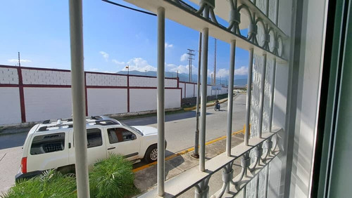 Venta Edificio Comercial A Estrenar - Puerto Cabello