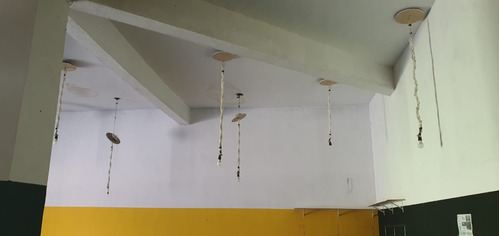 Conjunto Comercial De 3 Lojas A Uma Quadra Da Praça Do 7 De Abril Em Paciencia