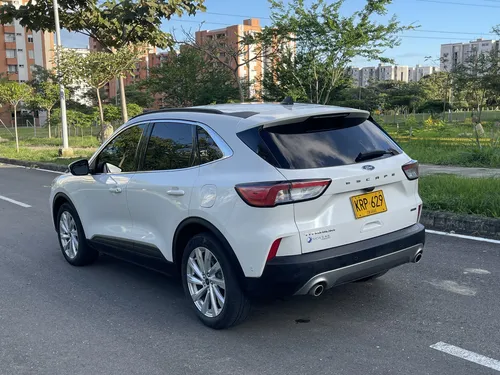 Ford Escape 2.500 Titanium híbrida