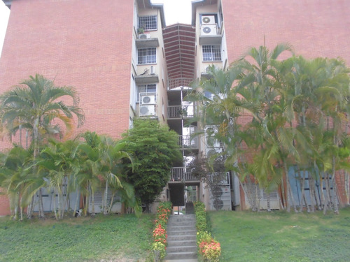 Vendo En El Conjunto Residencial Terrazas Altos De San Pedro. Av. Intercomunal Guarenas-guatire. Apartamento De Tres Habitaciones Y Dos Baños.