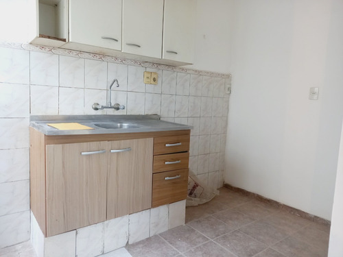 Apartamento Grande Sobre Avenida