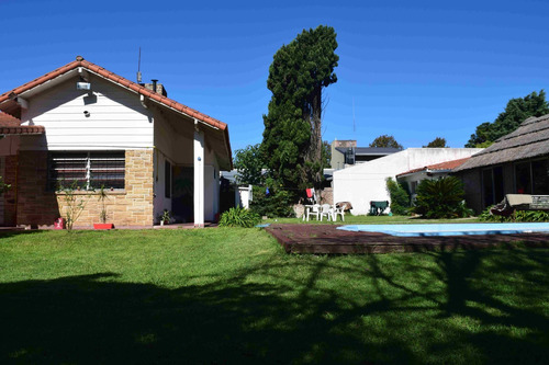 Imagen 8 de 30 de Casa Quinta Ranelagh Con Pileta Y Gran Parque