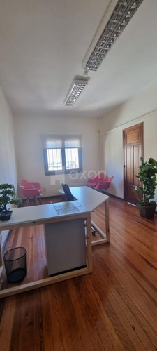 Imagen 1 de 21 de Alquiler De Oficina De Categoria En Ciudad Vieja