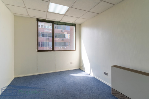 Imagen 1 de 12 de Oficina 1 Privado + Recepción (metro Pedro De Valdivia)