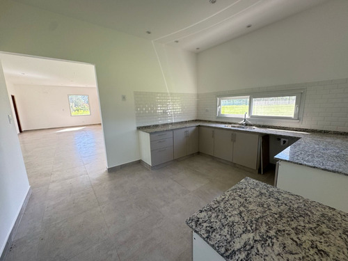 Venta Casa 4 Ambientes A Estrenar Barrio Privado Pinares / Exaltación De La Cruz