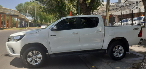 Imagen 8 de 11 de Toyota Hilux 4x4 D/c Srv 2.8 Tdi 6 M/t