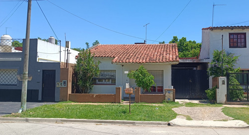 Venta Casa 4 Amb Cochera Galpon Hurlingham Permuta