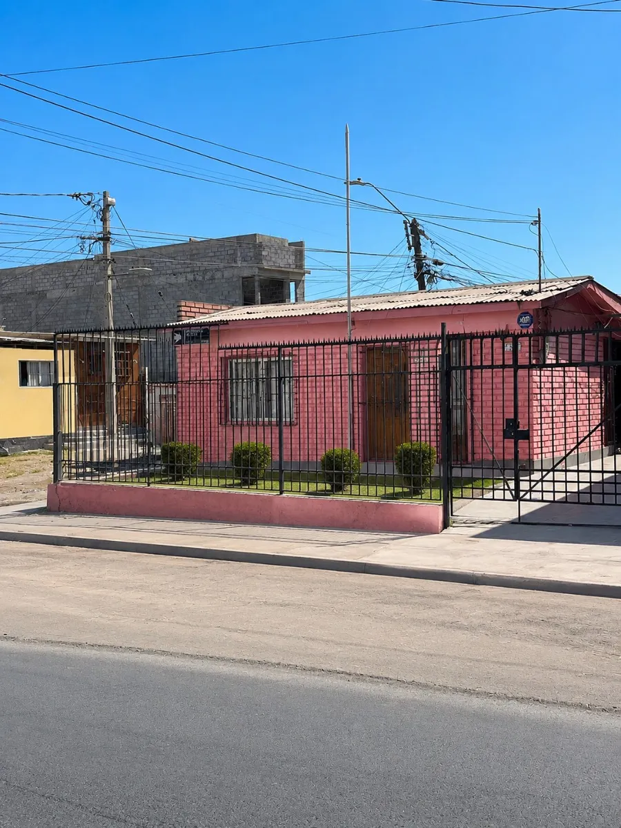 Imagen 2 de 14 de Casa Esquina 3d/1b En Sargento Aldea, Iquique