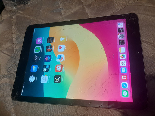 Ipad A1893 Para Partes O Arreglar Leer Bien Gris Claro (Usado)