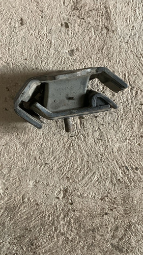 Soporte Tacón De Motor Izq Np300 2.5l 4 Cil Diesel Turbo (Usado)