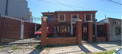 Casa Chalet  En Venta En Berazategui Oeste, Berazategui, G.b.a. Zona Sur