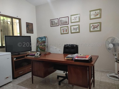 Imagen 4 de 11 de Casa En Venta En El Castaño (zona Privada) Maracay Aragua 22-24417 Irrr