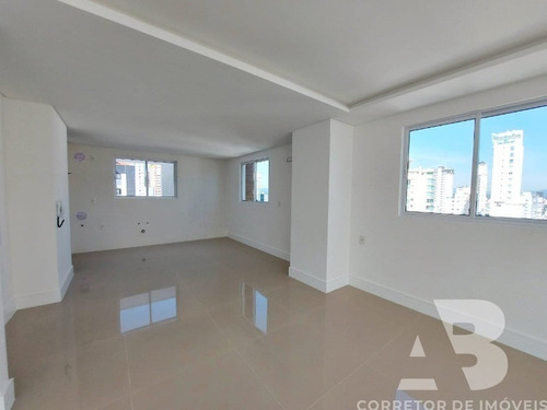 Imagem 4 de 18 de La Brise, Cobertura Nova, 02 Suítes + 02 Demi Suítes, Piscina, Terraço, Espaço Gourmet, 03 Vagas De Garagem, Centro, Balneário Camboriú, Sc. - Co00062 - 69831129