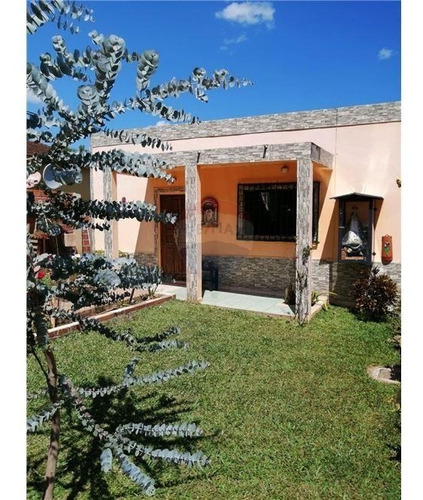 Vendo Casa En El Barrio San Antonio Ypekuru: 4 Habitaciones Y 3 Baños.