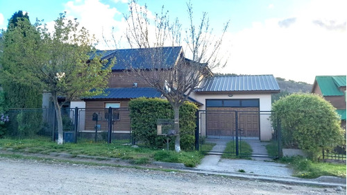 Muy Linda Y Confortable Propiedad Ubicada En Zona Residencial, Barrio Nahuilen, Vega Maipú, San Martín De Los Andes, Neuquén, Patagonia Argentina