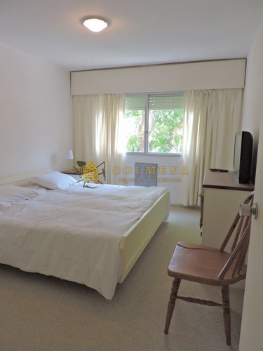 Apartamento 2 Dormitorio Y Cochera En La Mansa, Con Vista Al Mar. Consulte!!!!!!!- Ref: 2644