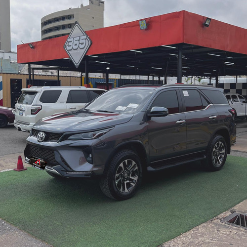 Toyota Fortuner Srx V6