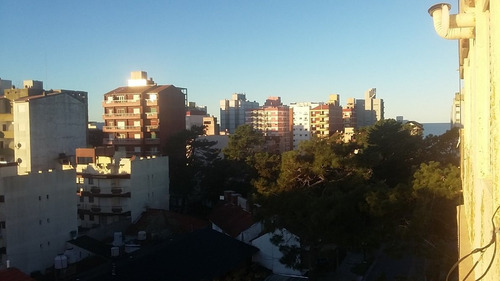 Imagen 8 de 10 de Departamento Con Balcon Al Frente Vista Lateral Al Mar