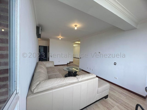 Apartamento En Alquiler En Lomas Del Sol 150mt2 3d 2b 3p