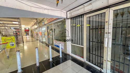 Local De 34 M² En Stripcenter Con Alto Flujo De Clientes