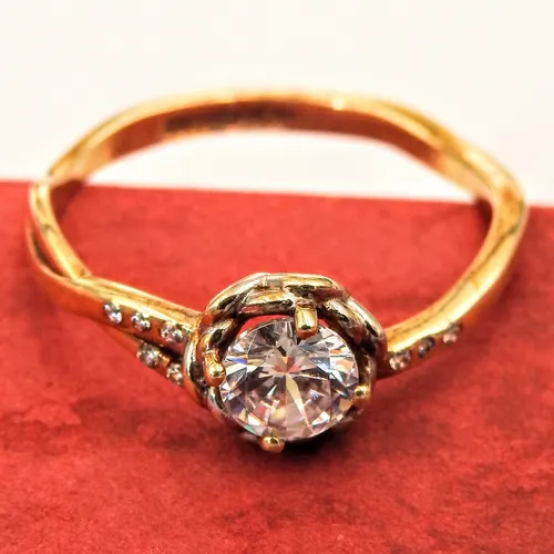 Anillo de compromiso de 10 kilates hotsell