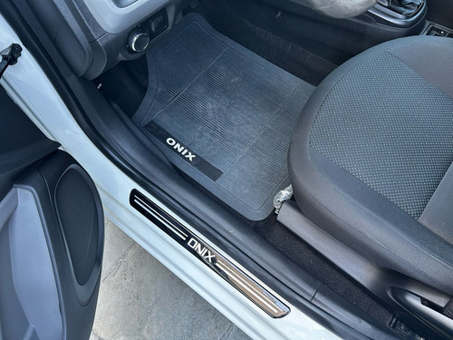 Chevrolet Onix 1.0 Joy 5p