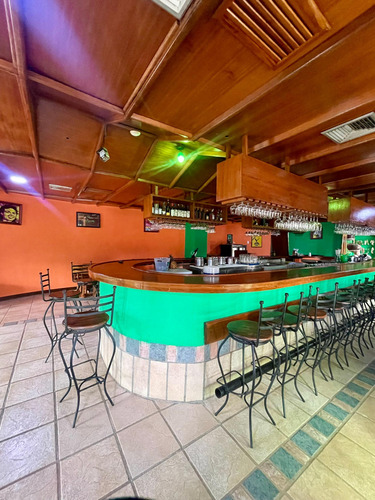 Venta Fondo De Comercio De Amplio Y Emblematico Restaurante En Los Altos Mirandinos Carrizal Rz