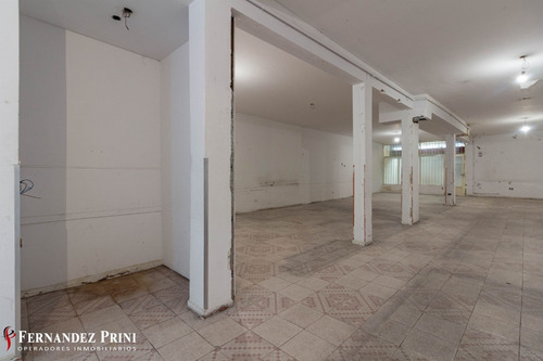 Imagen 15 de 25 de Amplio Local Con Patio Y Entre Piso En Almagro