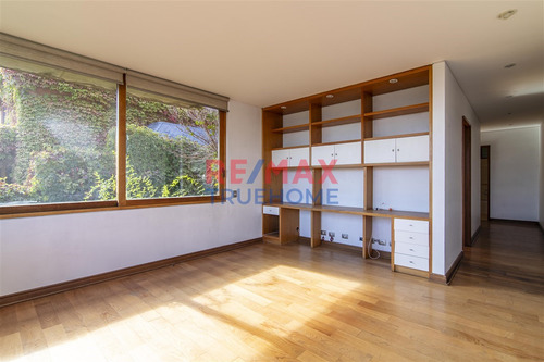 Casa En Venta De 6 Dorm. En Las Condes