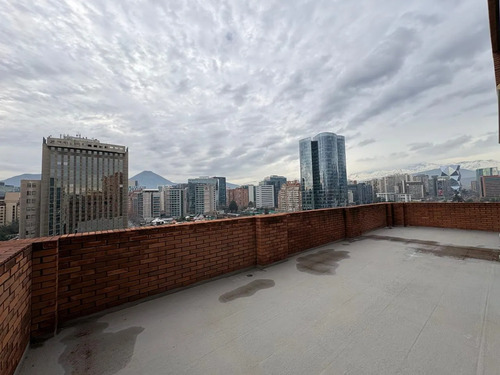 Oficina Con Terraza Y Vistas Despejadas En Nueva Apoquindo