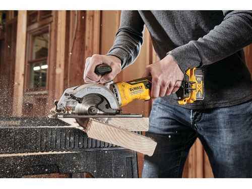 Sierra Circular 4-1/2 20v + 1 Bat Atomic Dewalt Dcs571p1