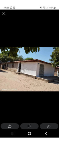 Vendo Casa Com 9 Cômodos, Escritura, Terreno 2270 M2.