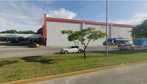 Local En Renta Sobre Ave Principal Con Alta Afluencia Vehicular Y Estacionamiento P