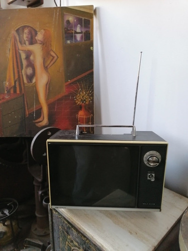 Antiguo Televisor Hitachi Japonés 