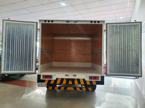 Imagen 7 de 14 de Nissan Np300 2020 2.5 Chasis Cabina Dh Aa Pack Seg Mt