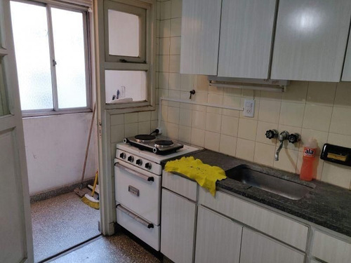 Imagen 11 de 15 de 2 Ambientes Con Dependencia A La Calle Con Balcon