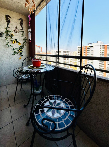 Se Vende Hermoso 2 Dormitorios + Estacionamiento. Av. PerĂș