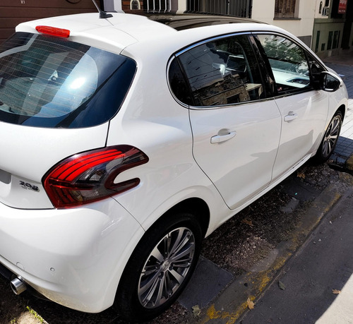 Peugeot 208 1.6 Feline Tiptronic
