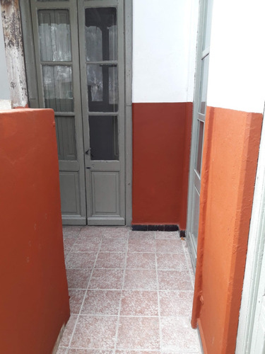 Antiguo, Amplio 1 Dorm. Living Comedor, Cocina, Baño, Patio