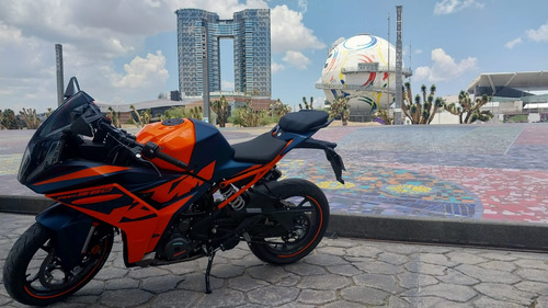 Motocicleta Deportiva Ktm Rc 390 2023.